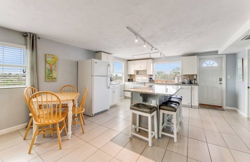 Ormond-by-the-Sea Apartment | Bike Week! Ocean view! Big rig and trailer parking! Garage!