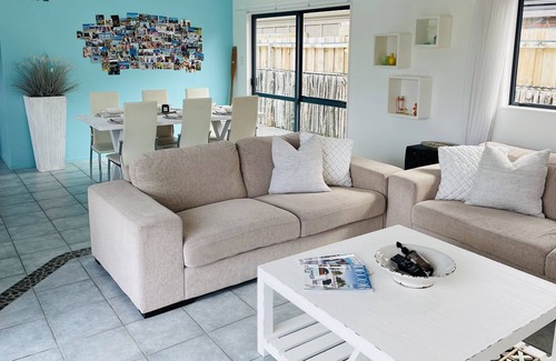 Bowentown House | Bikini Bottom on the boulevard, Waihi Beach