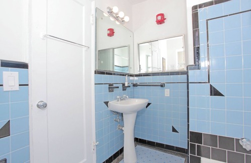 West Avenue Hotel | Bikini Lodge