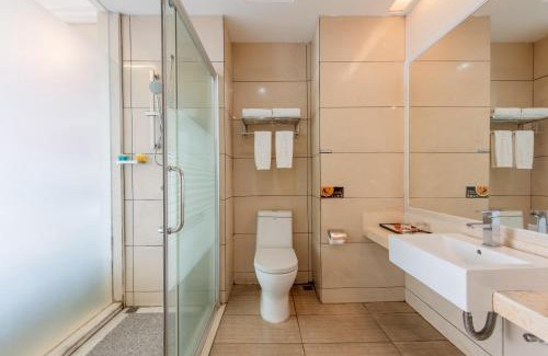 Chancheng Hotel | Billions-Earn Hotel just a 3 minute walk to the Ceramics Expo Center and close to Guangdong Foshan Creative Park and China Ceramics City