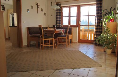 Peiting Apartment | Biobauernhof Benihof - Ferienwohnung Alpenblick