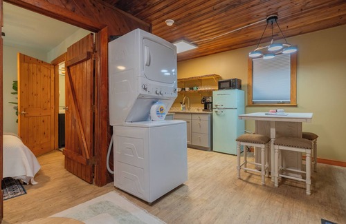 North Pole Cabin | Birch + Bjørn Tiny Home: Aurora Viewing & Sun Deck