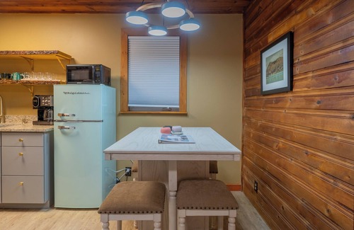 North Pole Cabin | Birch + Bjørn Tiny Home: Aurora Viewing & Sun Deck