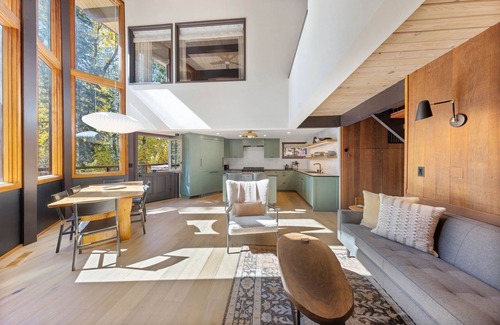 Alpine Meadows House | Birchwood - Remodeled 3 BR- Wood Fireplace- Private Hot Tub- Ski Shuttle