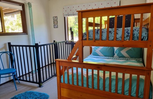 Te Kouma House | Bird Oasis on Kowhai - Peaceful. Close to Beach & Boat Ramp