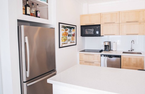 Governor's Harbour Cottage | Bird of paradise, purple papaya