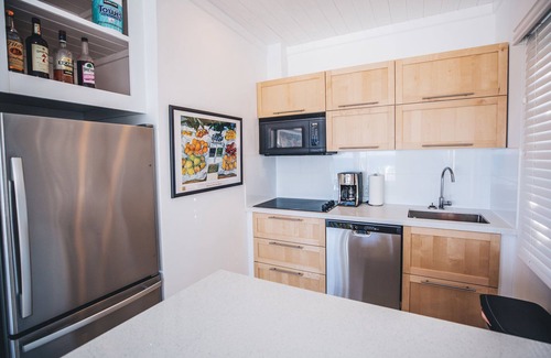 Governor's Harbour Cottage | Bird of paradise, purple papaya