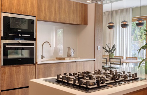 Redbridge House | Birdies Nest | Golf-Side Retreat in Wanstead, Perfect London Getaway