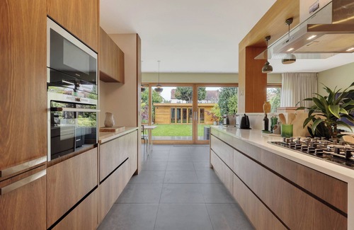 Redbridge House | Birdies Nest | Golf-Side Retreat in Wanstead, Perfect London Getaway