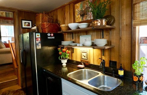 Cashes Valley Cabin | Birdsong, Blue Ridge Retreat. Quiet cabin on the river. 6 miles from Blue Ridge