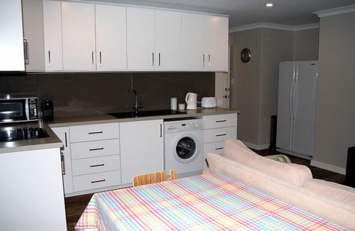 Wanneroo House | Birdsong - holiday home in Perth