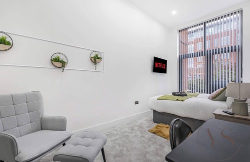 Birmingham City Centre Apartment | Birmingham 5BR Cosy Apartment - Wi-Fi + Games/Play Station