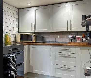 Horsham House | Bishopric Cottage 2 Bedroom Cottage In Horsham Built In 1667