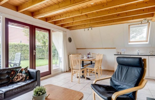 Zwiggelte House | Bittern I Detached Bungalow with Surrounding Garden