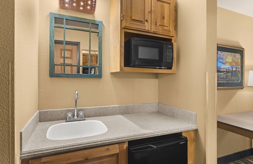 Hamilton Hotel | Bitterroot River Inn & Conference Center