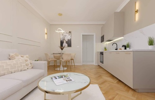 Ochota Apartment | Bitwy Warszawskiej 1920r. 10 | Elegant Apartment