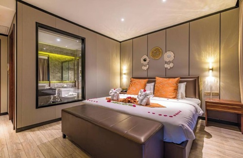 Ko Yao House | BJ & Radisson Deluxe King Room