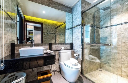 Ko Yao House | BJ & Radisson Deluxe King Room