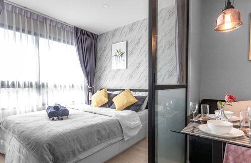 Lat Krabang Condo | BKK Airport Apartment 10min/Near Market, Mall & Skytrain/Free WIFI&NETFLIX