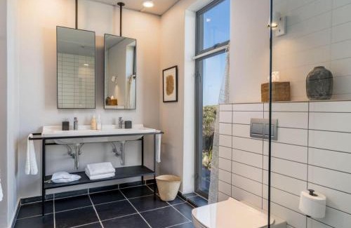 Gansbaai Villa | Black Barn At Romansbaai