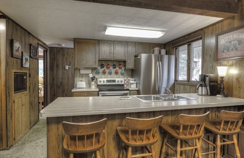 Coyne Placer Valley House | Black Bear Crossing: Pet-Friendly Bliss with a Touch of Retro Nostalgia