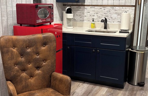 Yancey Cabin | Black Creek Cabin - Quiet Escape Under Oaks in Devine, Texas