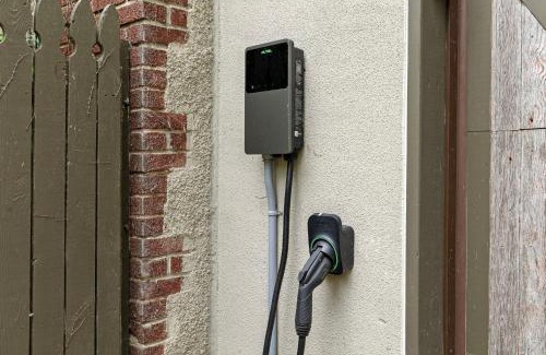 Lakeside House | Black Door Bungalow