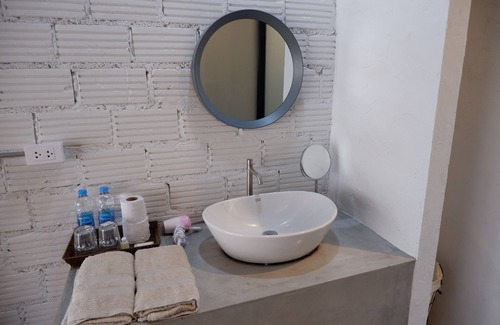 Phunphin Hotel | Black Elephant Boutique