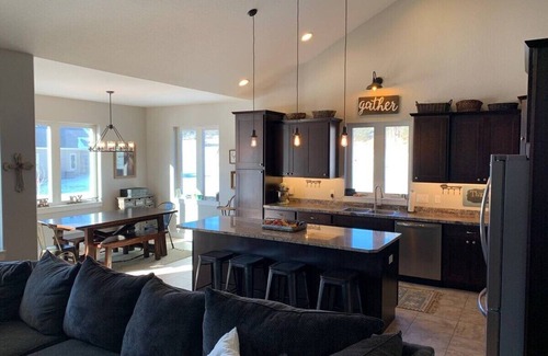 Hill City House | Black Hills 5 bedroom home with Hot Tub