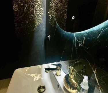 Radom Apartment | Black House B Jacuzzi