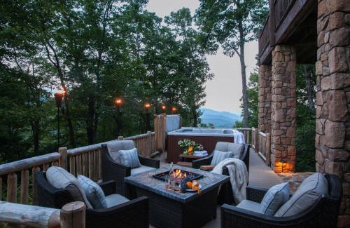 Black Mountain House | Black Mountain Log Cabin Secluded, Pet-friendly 3BD with Hot Tub & Views!
