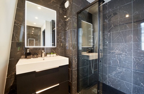 Centre Ville Apartment | BLACK PEARL Suite Luxury Downtown 200 m from Amiens Cathedral