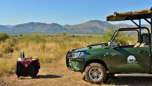 Matlhagame Cabin | Black Rhino Game Lodge