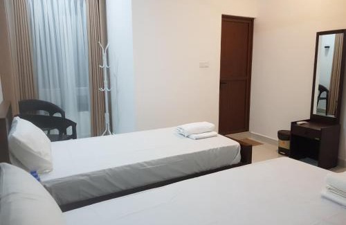 Arunagiri Nagar Hotel | Blackthorn Hotel