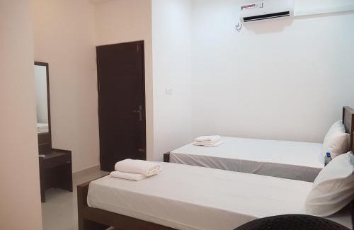 Arunagiri Nagar Hotel | Blackthorn Hotel