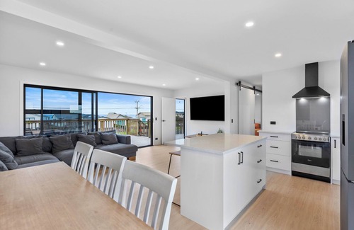 Pukehina House | Blackwood Beach House Pukehina