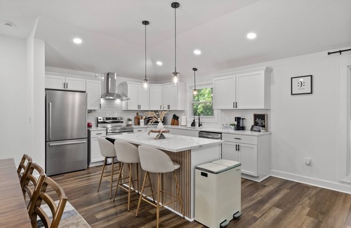 Clarksville House | Blackwood Ridge, By Bertin (1221 Beverly Hills Dr)