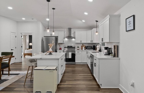 Clarksville House | Blackwood Ridge, By Bertin (1221 Beverly Hills Dr)