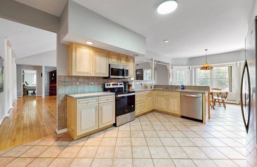 Blakeslee Villa | Blakeslee’s Ultimate Luxury Villa: 6 Bedrooms, Movie Theater & Bar