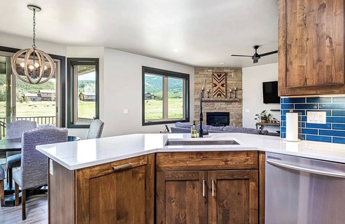 Oak Creek House | Blend of luxury and style in this brand new 4-bedroom rental home.