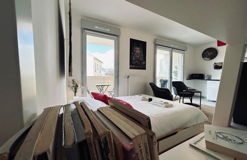 Courlancy Apartment | Bleuets studio cosy neuf terrasse proche centre