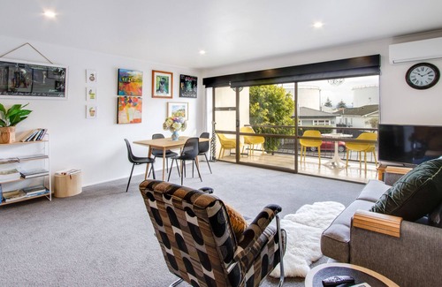 Ahuriri House | BLISS IN THE BAY – NAPIER HOLIDAY TOWNHOUSE, with a garden in Ahuriri