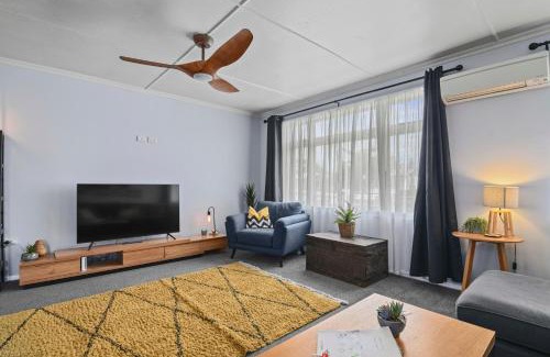 Blenheim House | Bliss on Barratt - Blenheim Holiday Home