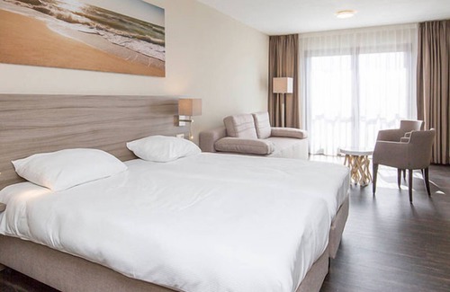 Callantsoog Hotel | Blissful Escape w/Pool & Golf | Dunes, Waves & Tee Time in Callanstoog