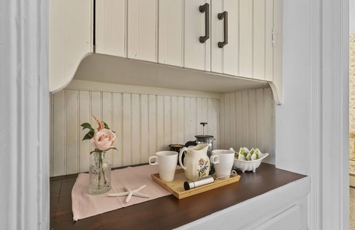 Bristol Apartment | Blissful in Bristol - short walk to waterfront, restaurants, coffee shops & park