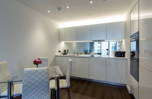 London Borough of Hounslow Apartment | Blissful one bed Near the River
