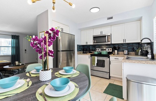 Indian Harbour Beach Apartment | Blissway ~ Walk to the beach, Pool, BBQ, Gym, Patio