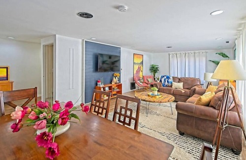 Lake Geneva House | Blocks From Downtown Lake Geneva- Sleeps 7
