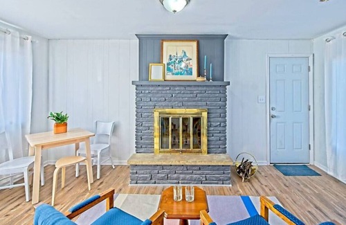 Lake Geneva House | Blocks From Downtown Lake Geneva- Sleeps 7