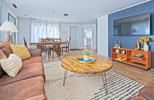 Lake Geneva House | Blocks From Downtown Lake Geneva- Sleeps 7